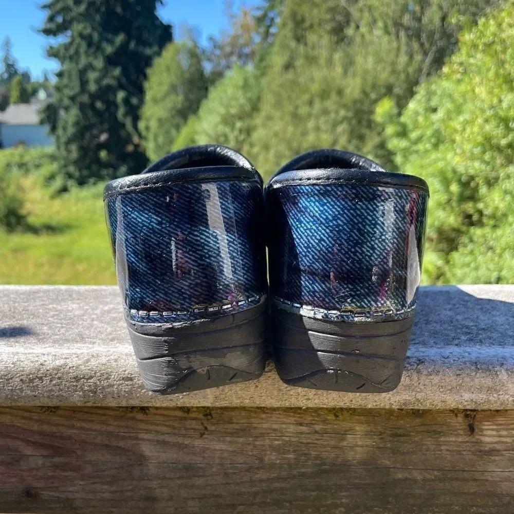 Dansko size 6 Snakeskin patterned clogs - Picture 5 of 11